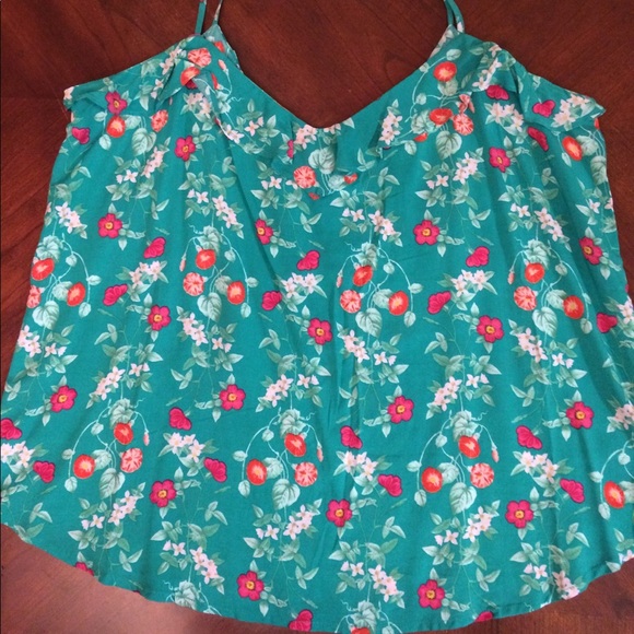 Adorable Top by Old Navy - Picture 2 of 8